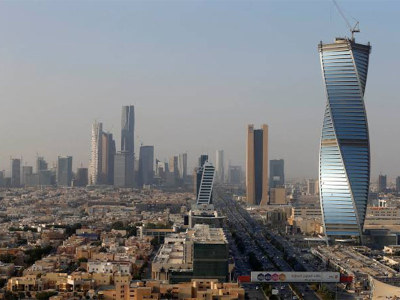 "كهف هيت" وجهة أول سائح هولندي في المملكة